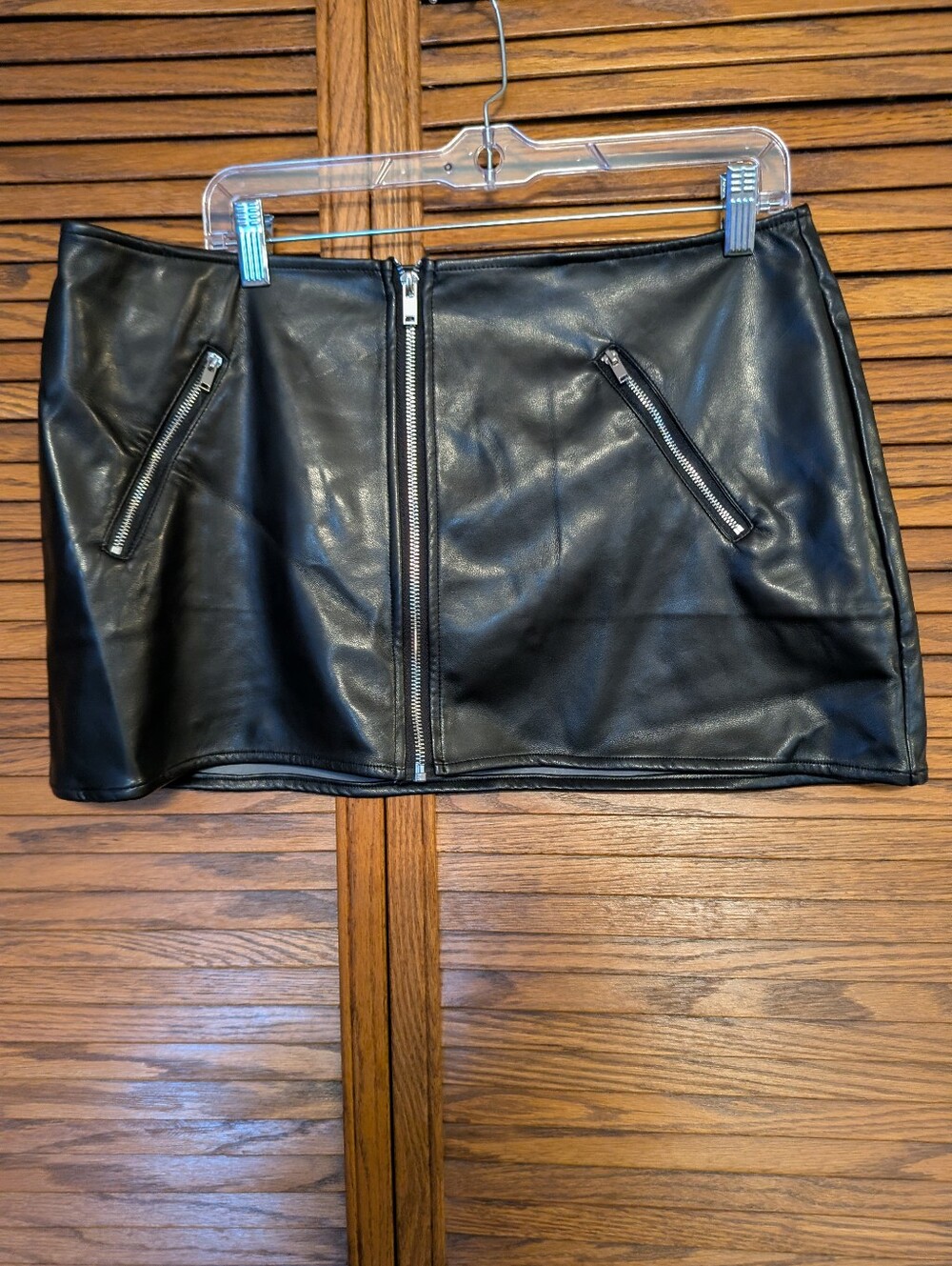 WeWoreWhat Women's Black Faux Leather Mini Skirt With Zipper Front Size Large